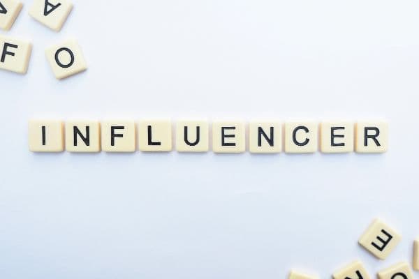 How to Win Friends and Influence People (by Dale Carnegie) - Rapport training session